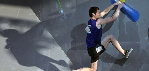 Lezec Adam Ondra obsadil v Šanghaji v úvodní olympijské kvalifikaci třetí příčku a Paříž má na dosah