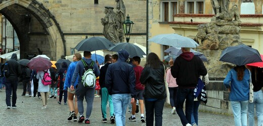 O víkendu bude na většině ČR pršet, déšť může být i trvalý