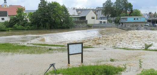 Prudké deště se v noci přesunuly do Beskyd, největší potíže byly v Třinci