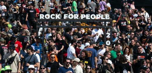 Policie na festivalu Rock for People zatím řešila především krádeže mobilních telefonů a přestupky v dopravě