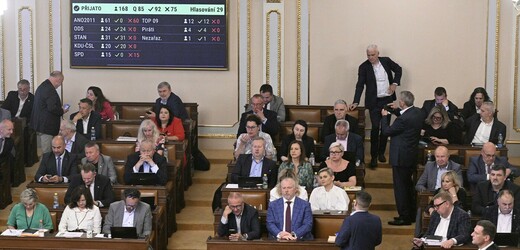 Sněmovna schválila zavedení korespondenční volby pro Čechy žijící v cizině