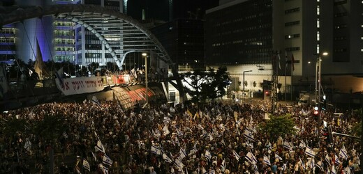 Desítky tisíc Izraelců vyšly do ulic Tel Avivu, aby demonstrovaly proti Netanjahuově vládě