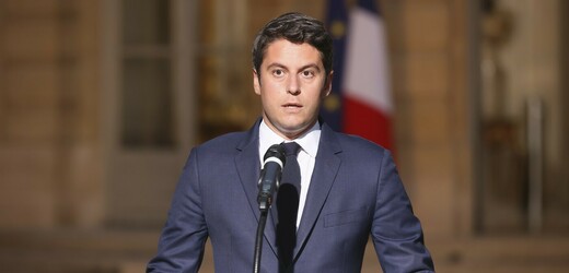 Francouzský premiér Gabriel Attal dočasně upustil od kontroverzní reformy podpory v nezaměstnanosti