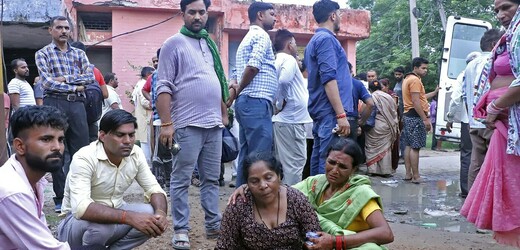 V Indii zahynulo při náboženském shromáždění v tlačenici nejméně 87 lidí