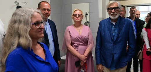 Bartoška se stal patronem nových onkologických ambulancí v karlovarské nemocnici