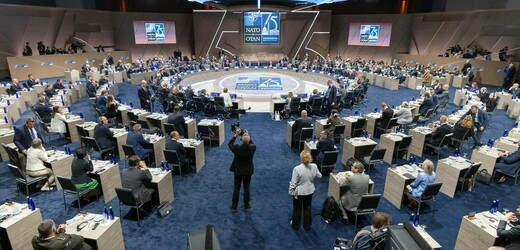 Summit NATO slíbil další podporu Ukrajině, odsoudil čínskou pomoc Rusku