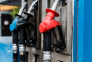 Ceny paliv v Česku dále klesají