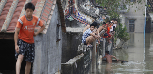 Tajfun Gaemi na jihovýchodě Číny vyhnal z domovů na 300.000 lidí, píše Nová Čína