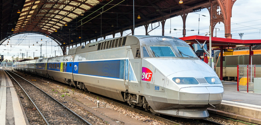 Vlaky ve Francie mají stále zpoždění, návrat do normálu se čeká v pondělí