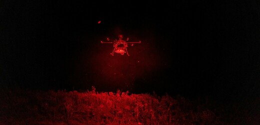 Po ukrajinském dronovém útoku hoří nádrže v ropném skladišti v Kurské oblasti