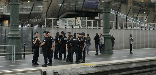 Francouzská policie prověřuje několik lidí v souvislosti s pátečním poškozením železničních zařízení