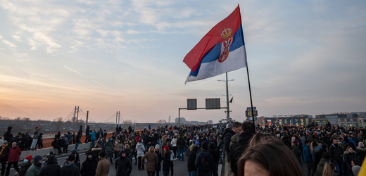 Tisíce obyvatel měst na západě Srbska protestovaly proti plánované těžbě lithia v regionu