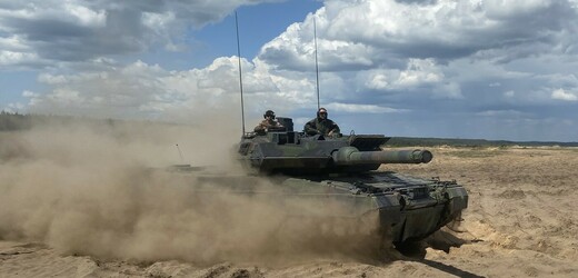 Česko získá darem od Německa dalších 15 tanků Leopard 2A4, první dorazí letos