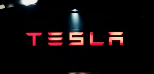 Tesla si ponechává časový plán rozšíření výroby v německém Grünheide otevřený