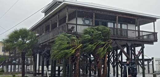 Hurikán Debby nad severní Floridou zeslábl na tropickou bouři