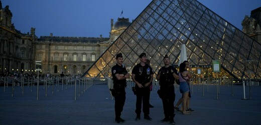 Výstavní pavilon Grand Palais, Louvre a další muzea se staly cílem kyberútoku