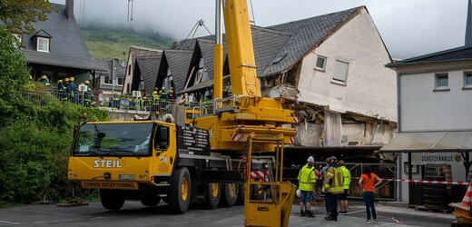 V západoněmeckém Krövu se zřítil hotel, jeden člověk je mrtvý