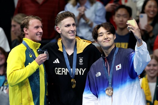 Paříž 2024: Medailisté se poprvé v historii dělí o své vítězné úsměvy s fanoušky v rámci tzv. Victory Selfie, pořízené pomocí Galaxy Z Flip6 Olympic Edition