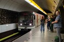 Metro na lince B krátce nejezdilo kvůli cestujícímu s epileptickým záchvatem