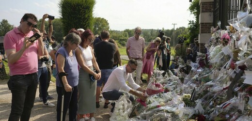 Ve Francii se konal za zavřenými dveřmi pohřeb Alaina Delona