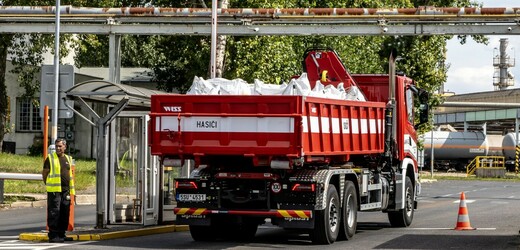 Policie plánuje odpal letecké pumy v chemičce u Litvínova v pátek v poledne