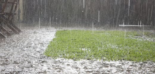 Meteorologové očekávají od čtvrtka až extrémní srážky, situaci budou upřesňovat