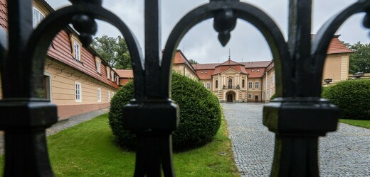 Majetkový úřad zrušil dražbu zámku Štiřín, nikdo nesložil dražební kauci