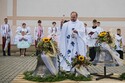 Obec Hrušky poničená tornádem má požehnané dva nové zvony pro obnovený kostel