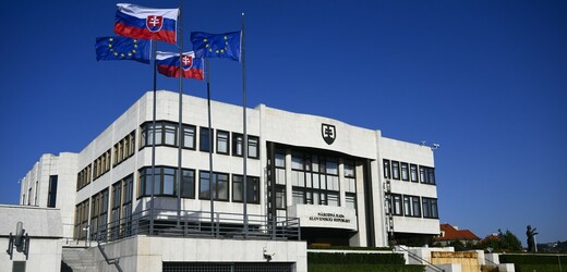 Slovenský parlament schválil konsolidační balíček, zejména stoupnou daně