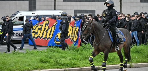 Stovky fanoušků Sparty pochodovaly na Eden, konflikt nenastal