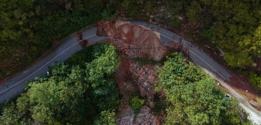 Počet obětí záplav a sesuvů půdy v Bosně stoupl na 22, šest lidí se pohřešuje