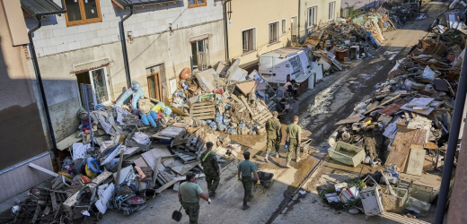 Úřady práce vyplatily obětem povodní zatím pomoc za celkem 399 mil. Kč