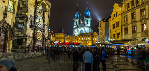 Praha zakázala pub crawls, agenturami organizované noční tahy po hospodách