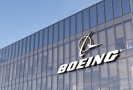 Boeing potřebuje až 35 miliard USD, potýká se s problémy při výrobě a stávkami