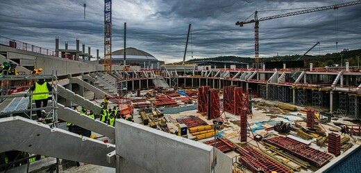 V budované hale na brněnském výstavišti je již patrný obrys kluziště