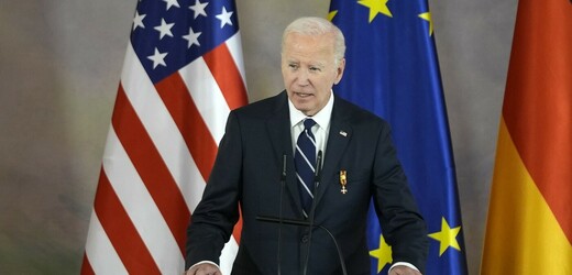 Prezident Biden v Berlíně: Musíme zajistit spravedlivý a udržitelný mír pro Ukrajinu