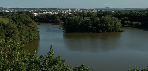 V Českých Budějovicích ztrácí koalice nadpoloviční většinu, opouští ji Piráti