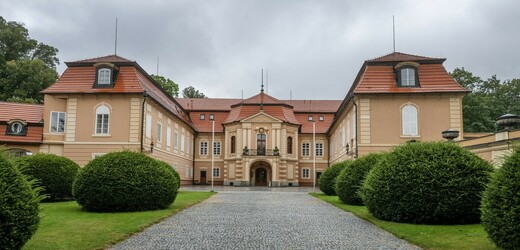 Majetkový úřad zrušil dražbu zámku Štiřín, opět nikdo nesložil kauci