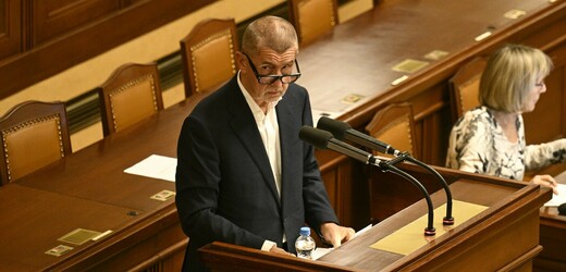 Vláda je odtržená od běžného života, řekl Babiš k návrhu na růst platů politiků