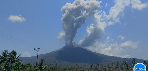 Erupce sopky v Indonésii: Žhavý popílek a nejméně šest mrtvých na Floresu