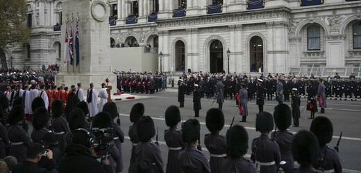 Británie i královská rodina si připomněly padlé v světových válkách