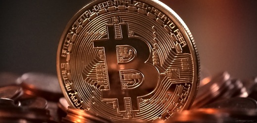 Bitcoin se dostal na rekordních 86.000 USD, těží z naděje na zmírnění regulace