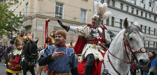 Lidé na největším koštu svatomartinského vína zaplnili brněnské náměstí Svobody