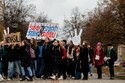 Ostravští gymnazisté na manifestaci předvedli živé obrazy z moderních dějin