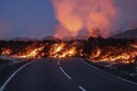 Na islandském poloostrově Reykjanes sopka chrlí druhý den lávu