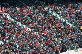 Fotbalové derby na íránský způsob. Bitva na hřišti i v hledišti.