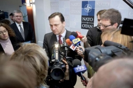 Česko na nového šéfa NATO podporuje Sikorského.