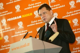 Jiří Paroubek trvá na odchodu ministra Langera z vlády.