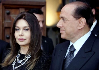 Berlusconi se svou manželkou.