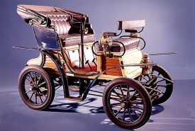 První auto od Fiatu mělo výkon tři a půl koně.